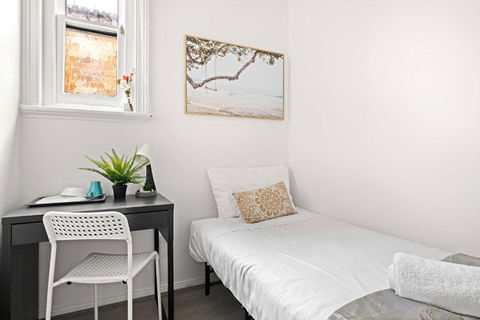 Rustic Single Room - Central Spot At Kengsinton - Shared Bathroom - Whitsundays Accommodation 0