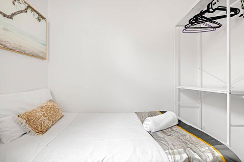 Rustic Single Room - Central Spot At Kengsinton - Shared Bathroom - Whitsundays Accommodation 2