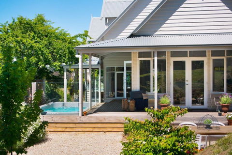 Sades - Whitsundays Accommodation 0