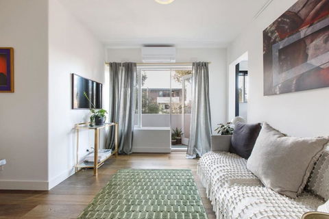 Sage Haven - Laidback St Kilda Beach Living - Whitsundays Accommodation 1
