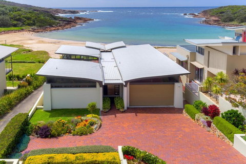 Sails On The Beachfront - Exclusive Seaside Home - Whitsundays Accommodation 0