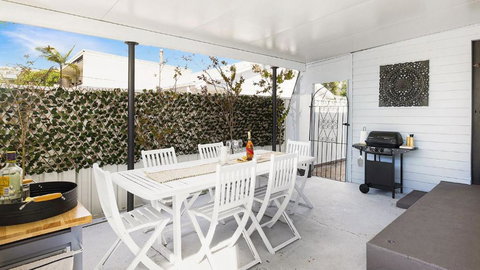 Salamander Sweet Foreshore Drive - Whitsundays Accommodation 0