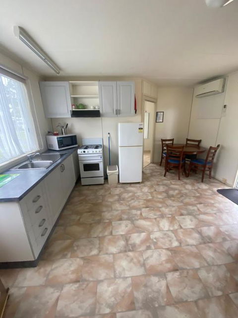 Sale Caravan Park - Whitsundays Accommodation 0