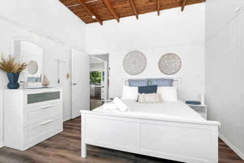 Sally Beach House With Ocean Views - Whitsundays Accommodation 2