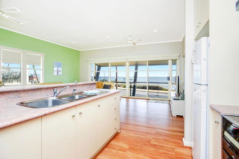 Salt - Aldinga Beach - C21 SouthCoast Holidays - Whitsundays Accommodation 3