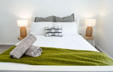 Salt Bush Cottage Peterborough - Whitsundays Accommodation 2