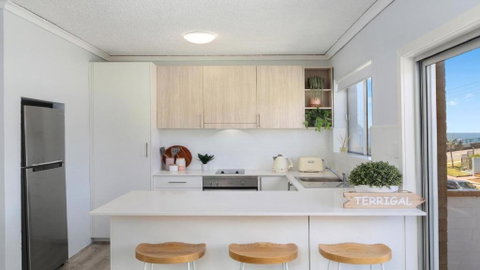 Salt Life Short Walk To Beach, Shops Cafes Accom Holidays - Whitsundays Accommodation 1