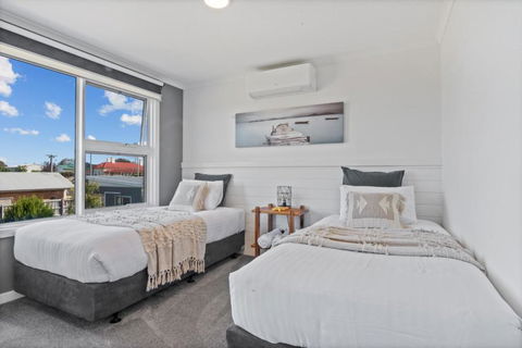 SALTAIR Beach House Right In Town - Whitsundays Accommodation 2