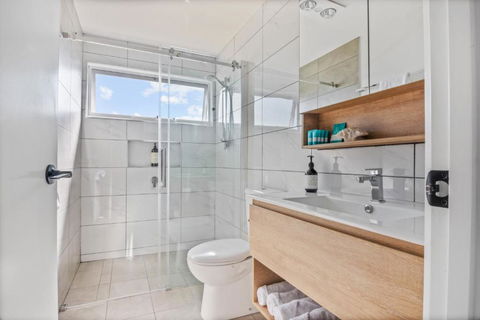 SALTAIR Beach House Right In Town - Whitsundays Accommodation 3