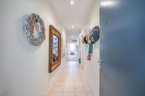 Saltwater 5 - Sleeps 8 - Close To Main Beach - Whitsundays Accommodation 3