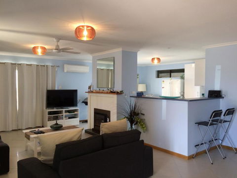 Salty Air Apartments Kingscote Kangaroo Island - Whitsundays Accommodation 0