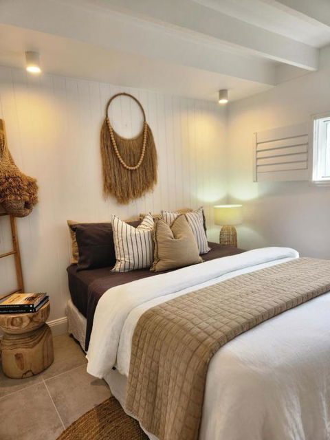 SALTY PALMS -Seaside Studio Apartment - Whitsundays Accommodation 1