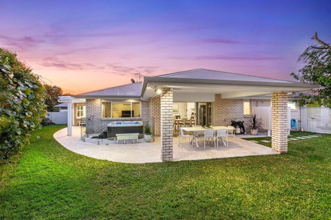 Salty Pause At Bondi House - With Spa And Pet Friendly! - Whitsundays Accommodation 3