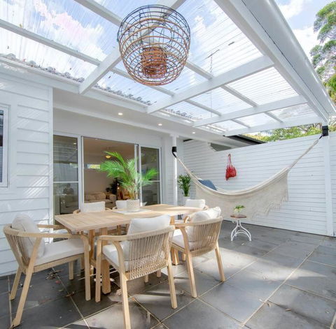 SALTY SNOOZE - Your Coastal Holiday House - Whitsundays Accommodation 0