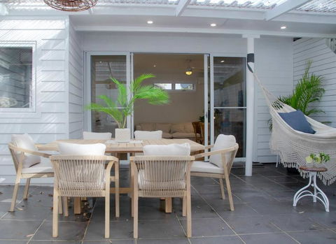 SALTY SNOOZE - Your Coastal Holiday House - Whitsundays Accommodation 1