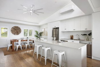 Salty Stays On Stevens St ~ Views & Rooftop Deck with Whitsundays Accommodation