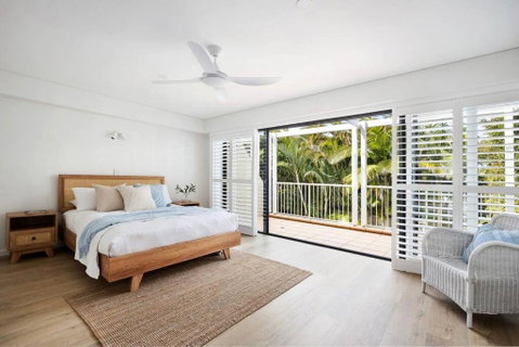 Salty Stays On Stevens St ~ Views & Rooftop Deck - Whitsundays Accommodation 1