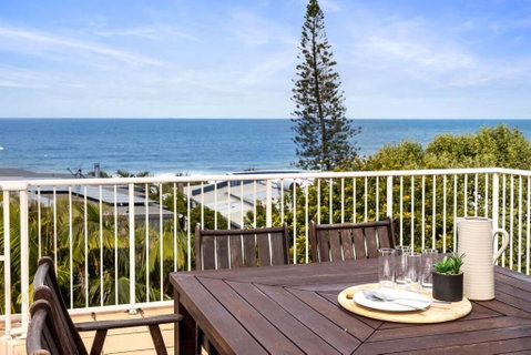 Salty Stays On Stevens St ~ Views & Rooftop Deck - Whitsundays Accommodation 2
