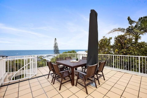 Salty Stays On Stevens St ~ Views & Rooftop Deck - Whitsundays Accommodation 3