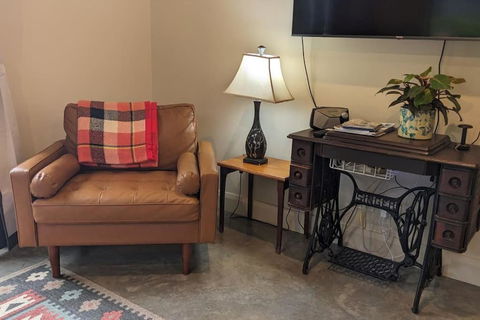 Samsara Farm Cottage - Stunning Hinterland Oasis - Whitsundays Accommodation 2