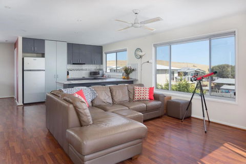 San Remo Views - Whitsundays Accommodation 0