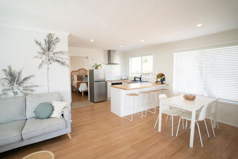 Sanbis Cabin - Hidden Boutique Retreat, Sea Views - Whitsundays Accommodation 2