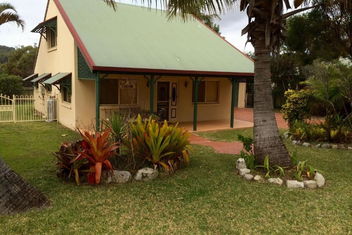 Sand Piper Cottage Rainbow Beach with Whitsundays Accommodation