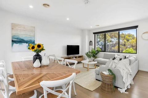 Sands Coastal Villa Close To Pool, Beach And Golf - Whitsundays Accommodation 3