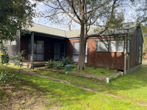 Sanders Beach House - Whitsundays Accommodation 0