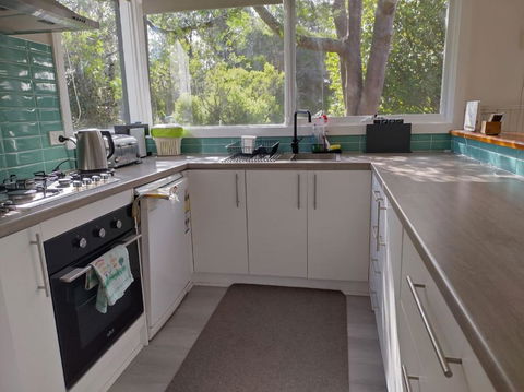 Sanders Beach House - Whitsundays Accommodation 2