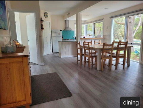 Sanders Beach House - Whitsundays Accommodation 3