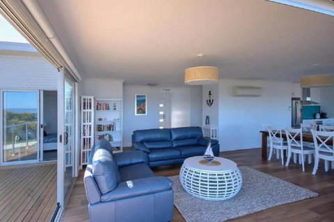 Sandbar Beach House - Whitsundays Accommodation 2