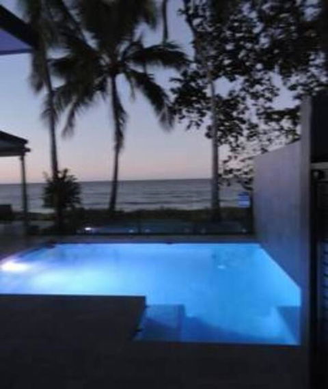 Sandcastle Retreat - Absolute Cairns Beachfront - Whitsundays Accommodation 1