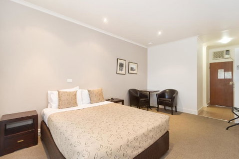Sandhurst Motel - Whitsundays Accommodation 3
