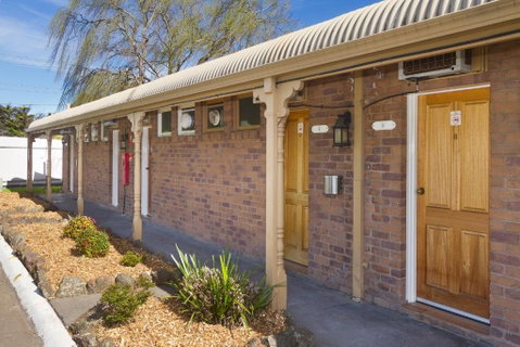 Sandhurst Motel - Whitsundays Accommodation 2