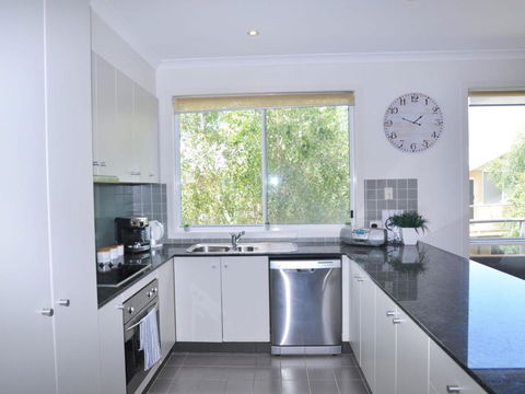 Sandpiper 3 - Close To Town And Beach - Whitsundays Accommodation 3
