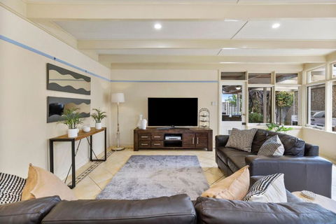 SANDY ANN At Lonnie - Whitsundays Accommodation 2