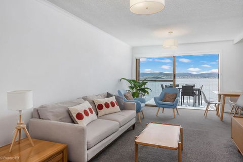 Sandy Bay Waterfront - Whitsundays Accommodation 0
