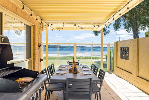 Sandy Beach House Corlette Unit 1 Waterfront WI-FI Aircon - Whitsundays Accommodation 3
