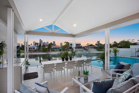 Sandy Cove - Whitsundays Accommodation 0