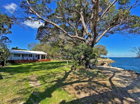 SANDY SHORES - Whitsundays Accommodation 0