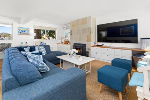 SANTORINI BEACH HOUSE SAFETY BEACH - Whitsundays Accommodation 1