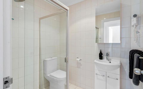 SEA BREEZE @ Smugglers Inn - Whitsundays Accommodation 2