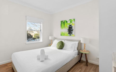 SEA BREEZE @ Smugglers Inn - Whitsundays Accommodation 0