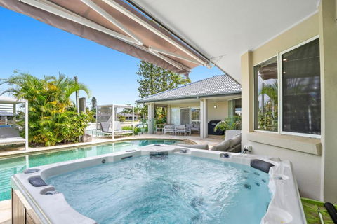 SEACLUSION 5 Bed Waterfront, Sleeps 12 - Whitsundays Accommodation 3