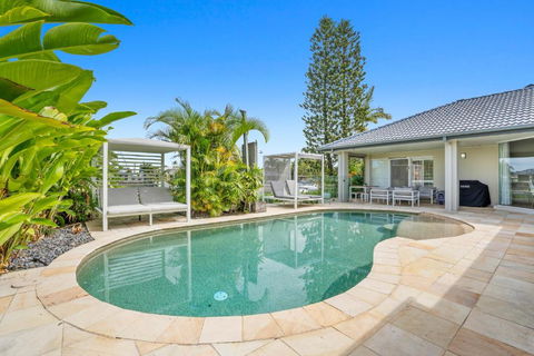 SEACLUSION 5 Bed Waterfront, Sleeps 12 - Whitsundays Accommodation 2