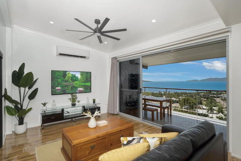 SEA-Renity On Castle Hill - Whitsundays Accommodation 1