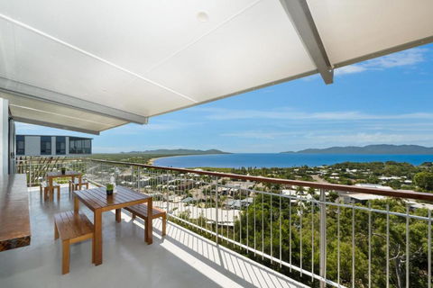 SEA-Renity On Castle Hill - Whitsundays Accommodation 0