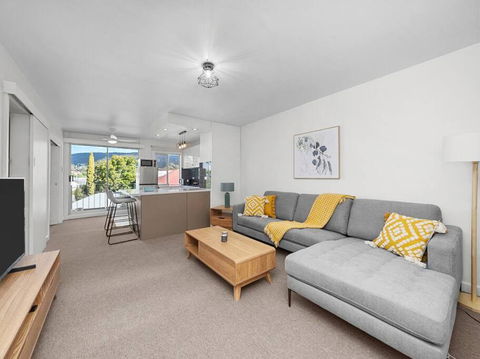Sandy Bay Apartment With Hobart River View, Near UTAS - Stroll To Cafes And Shops - Whitsundays Accommodation 0