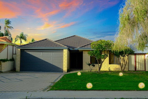 Spacious 5Bedroom 6beds House Near Airport - Whitsundays Accommodation 0
